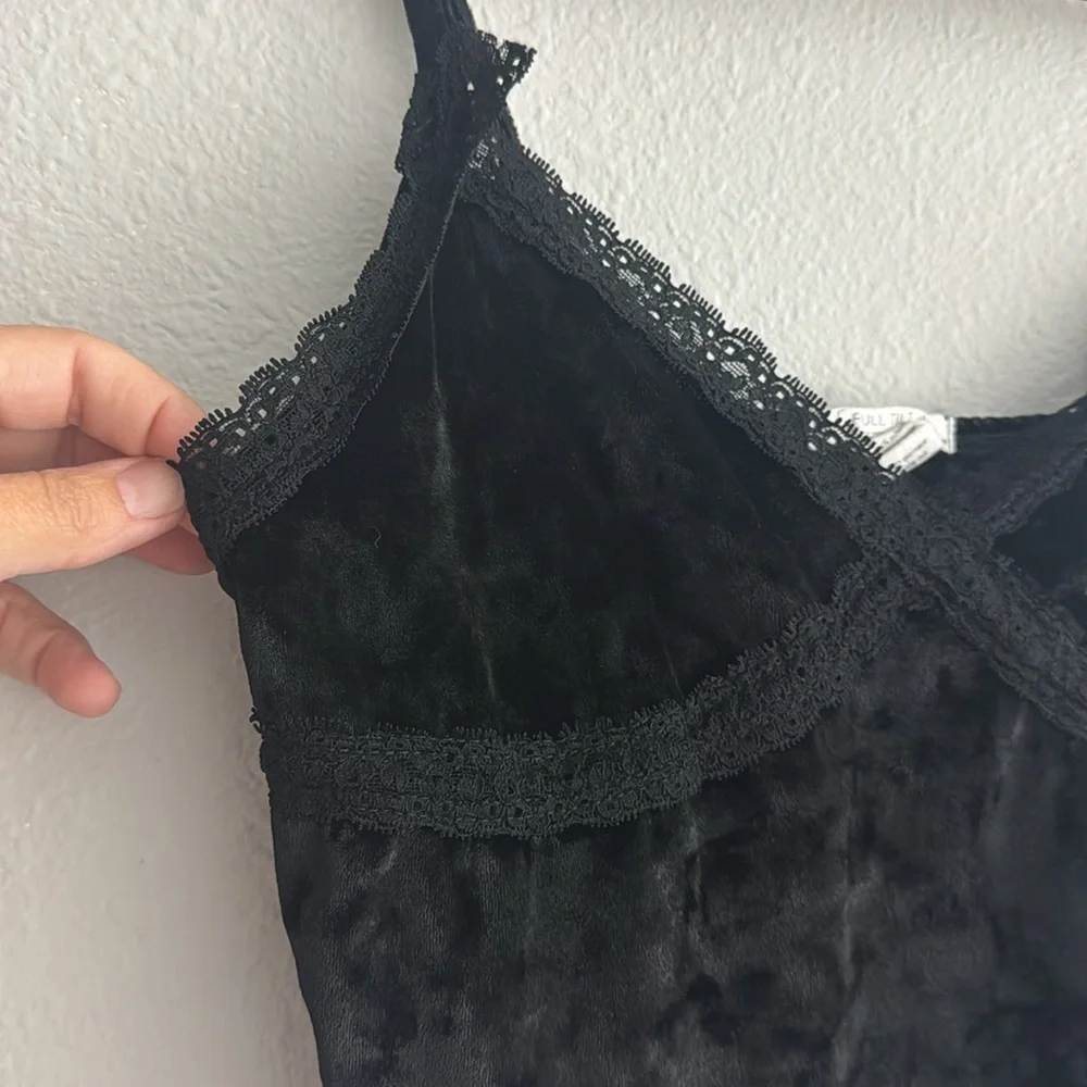 Black velour crop top, medium - Picture 2 of 8